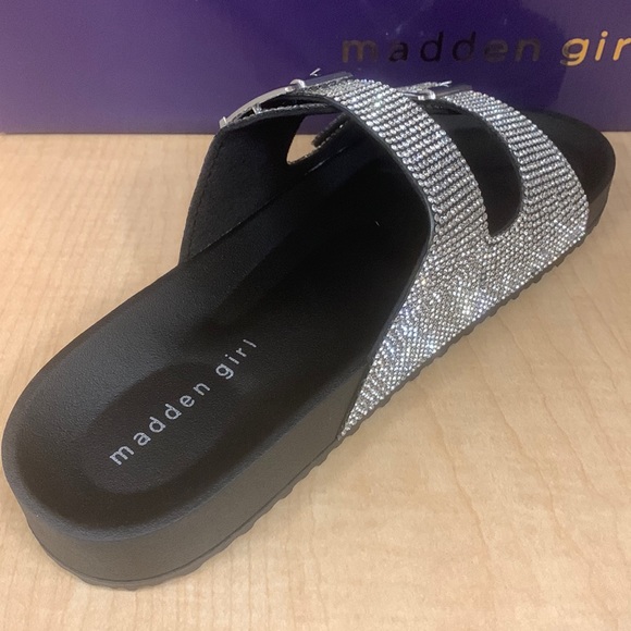 madden girl Women’s Slide Strap Sandal - Picture 5 of 8